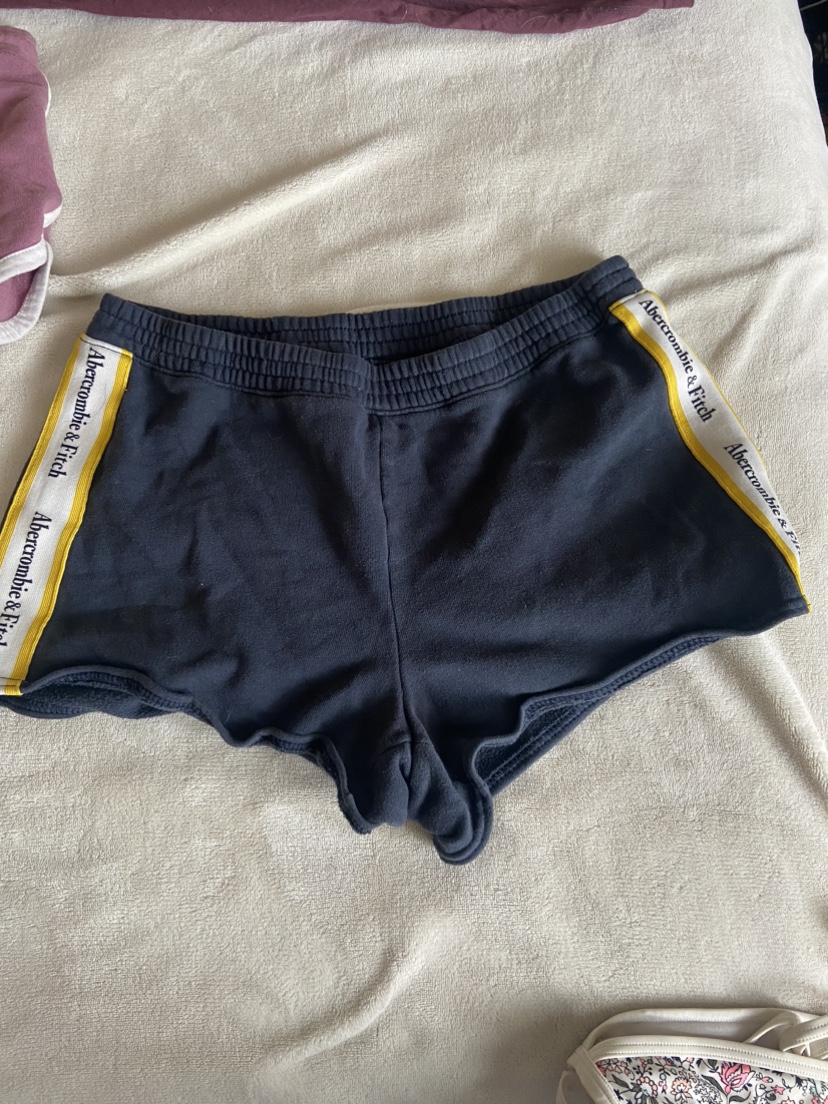 ✨FREE ✨ assorted athletic wear - photo 3