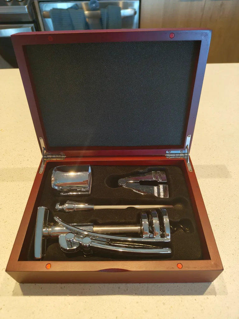 Wine Opener Set in Wooden Box image indicator(2)