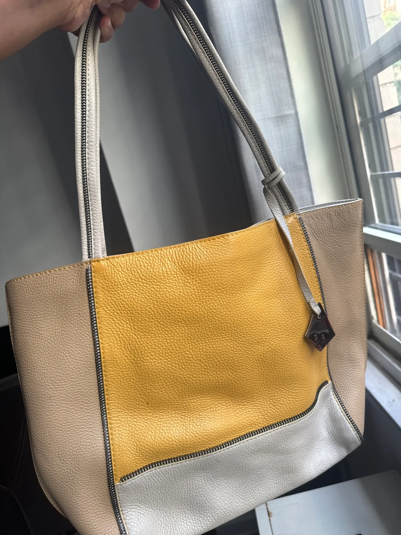 Botkier ladies handbag image indicator(2)