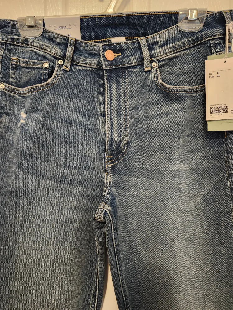 New H&M Bootcut/Flare High Jeans - Size 8 image indicator(6)