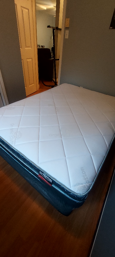 New double matterss and boxspring - photo 3