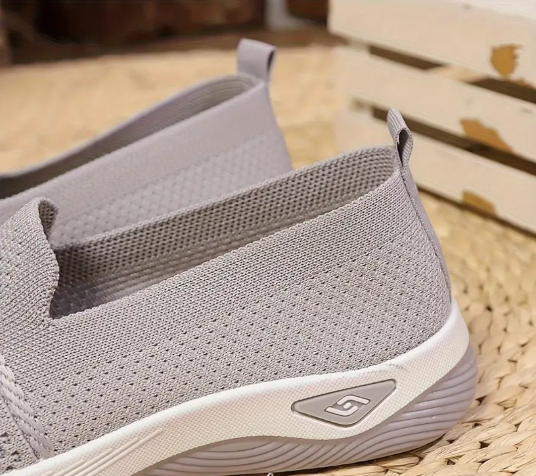 Women's casual slip-on sneakers (Brand New-Never used) - photo 2