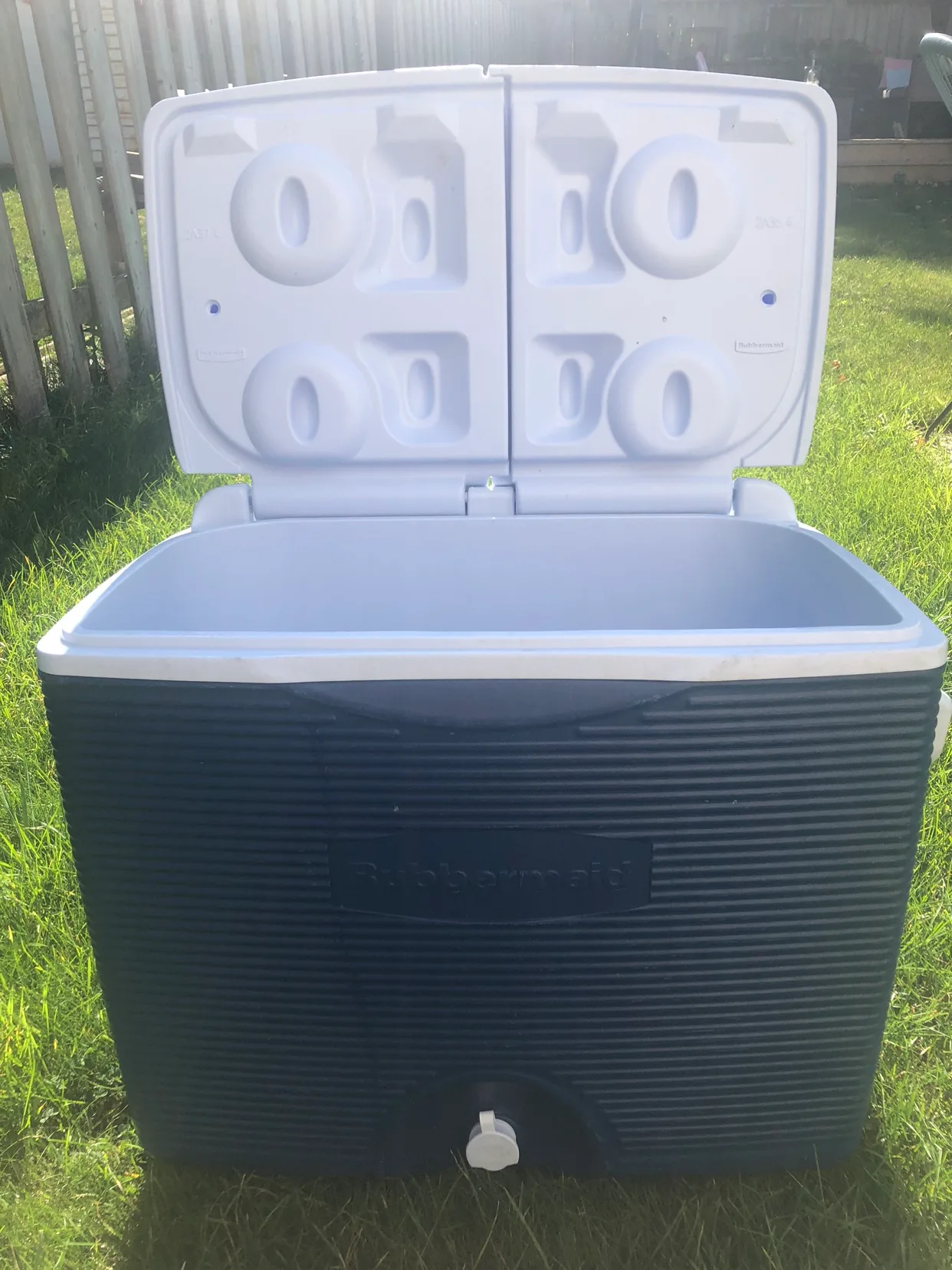 Rubbermaid Rolling Cooler thumbnail