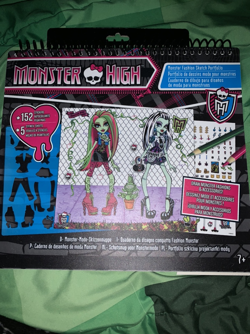 Monster High activity book lot - photo 3