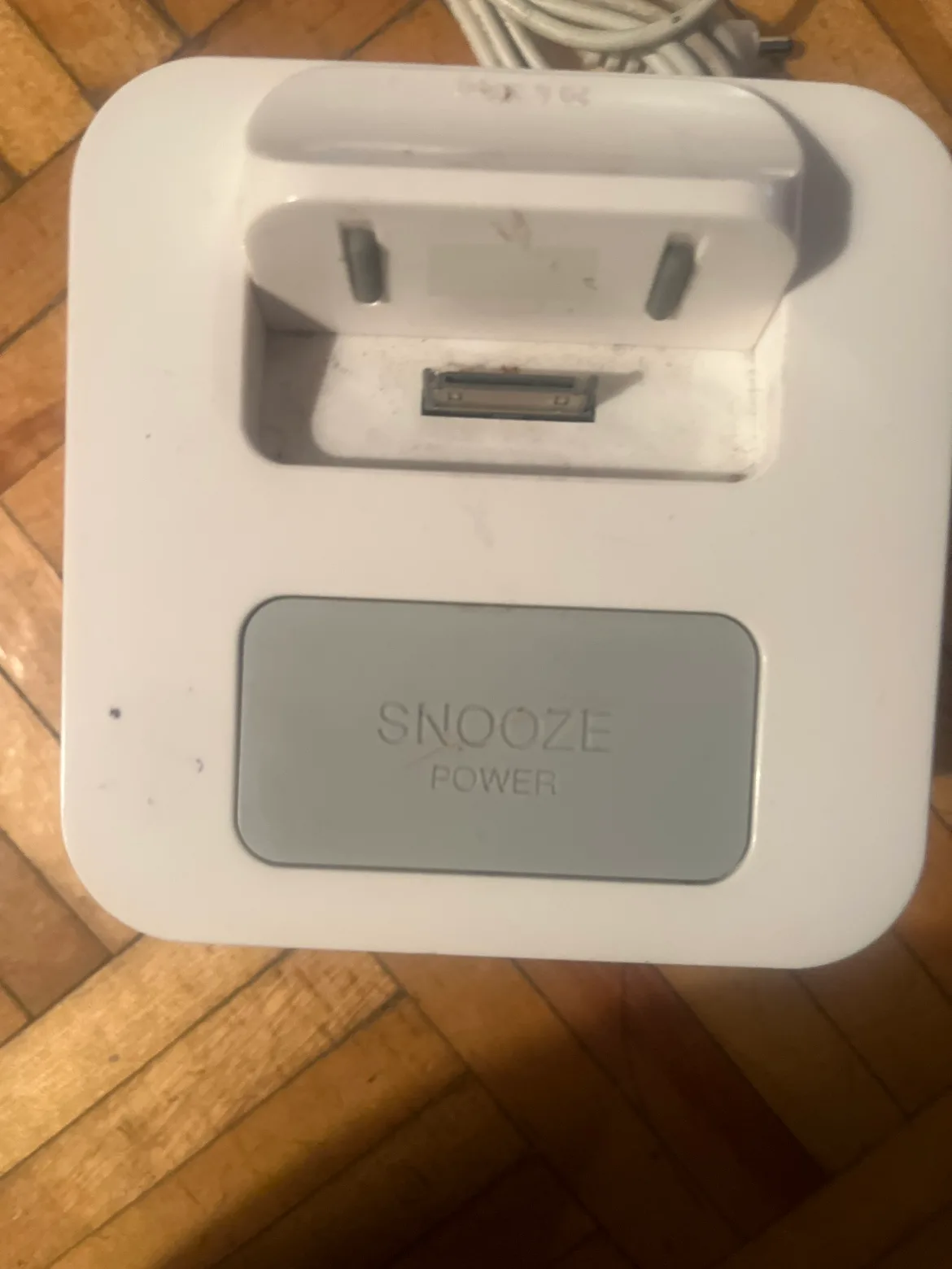 iSound Wake To iPod Clock Radio image indicator(4)