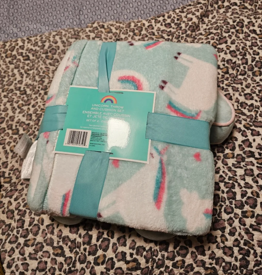 Unicorn Throw and Cushion Set image indicator(2)