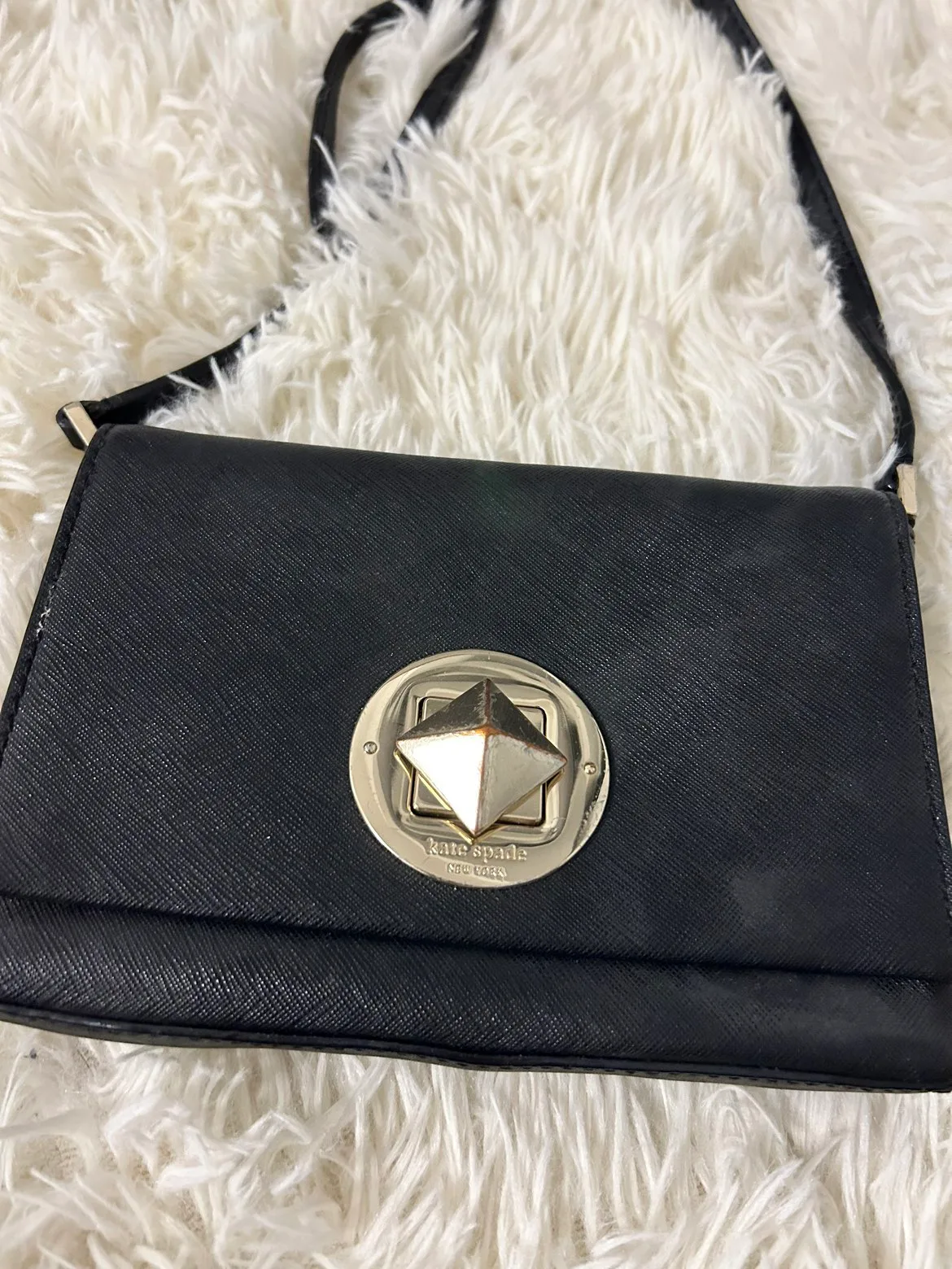 Kate Spade crossbody bag image indicator(2)