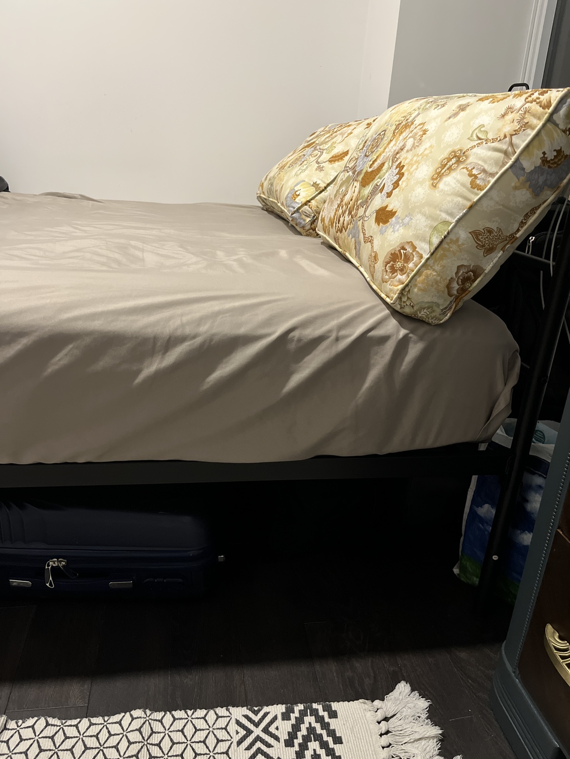 Queen Mattress - Medium Firm 10 inches - photo 4