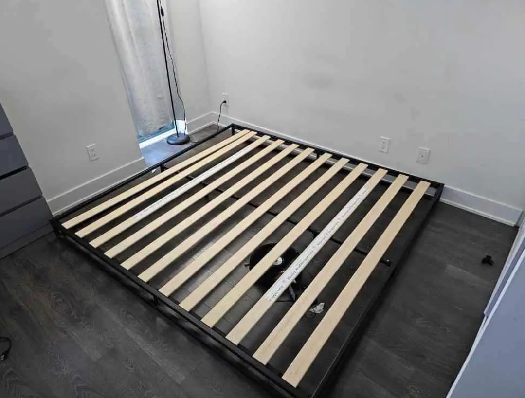 zinus 6 inch metal and wooden bed frame - photo 4