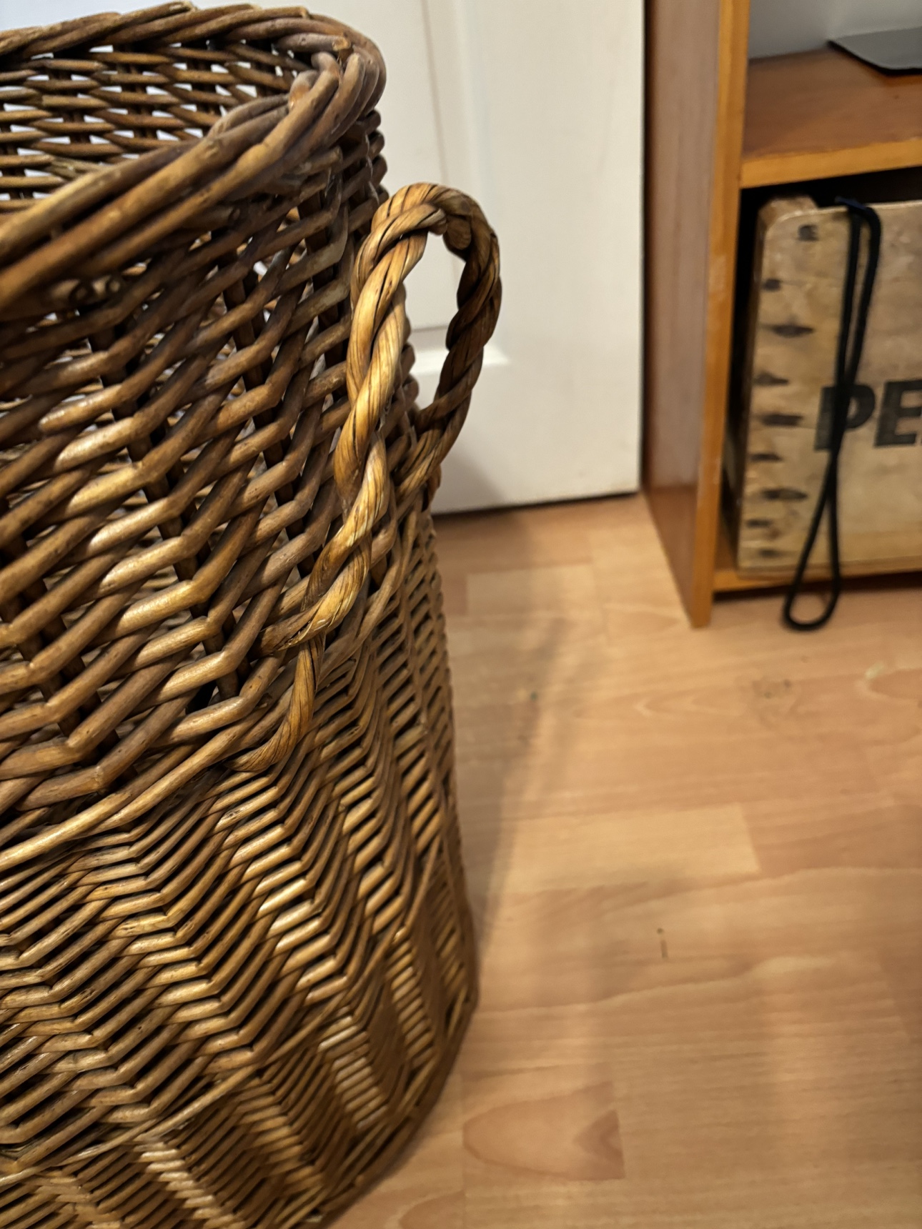 Giant laundry Wicker Basket with Handle - photo 3