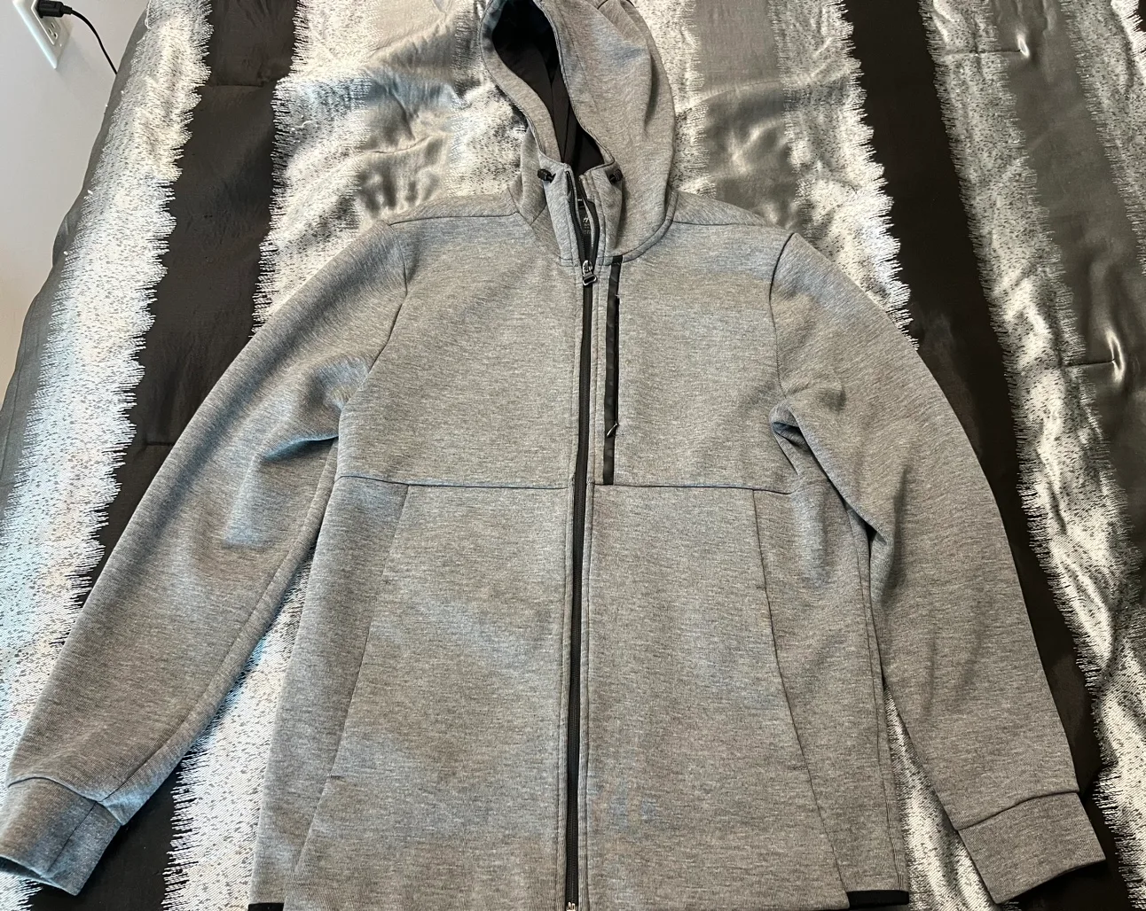 H&M Sport Hoodie Men (Medium) thumbnail