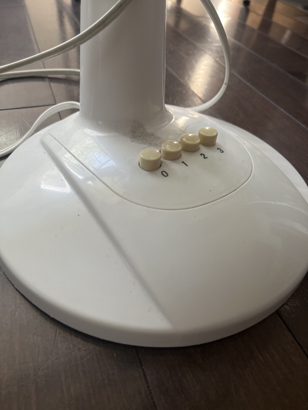 White Oscillating Desk Fan - photo 2