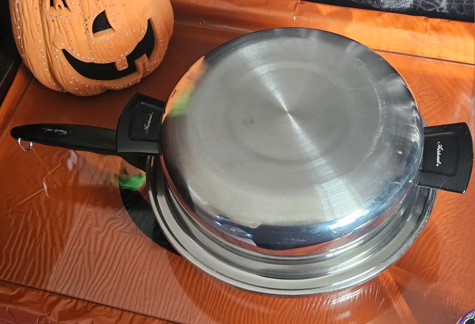 Vintage 11" Stainless Steel Skillet with Dome Lid image indicator(2)