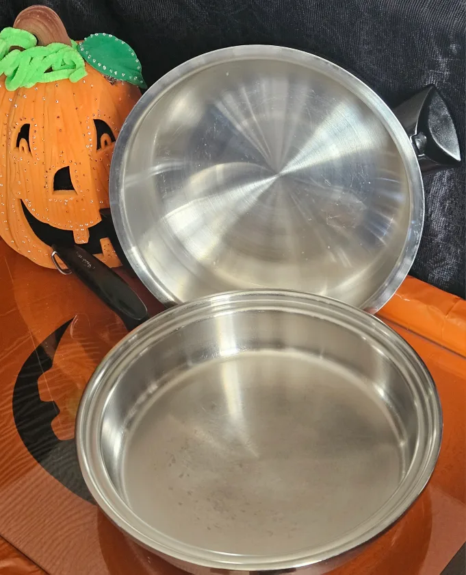 Vintage 11" Stainless Steel Skillet with Dome Lid image indicator(3)