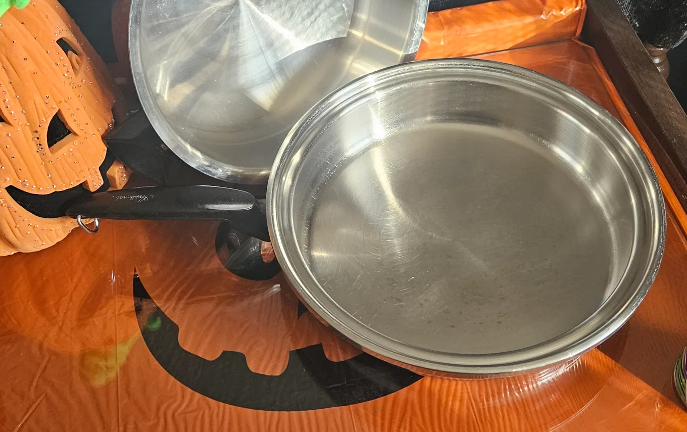 Vintage 11" Stainless Steel Skillet with Dome Lid image indicator(4)