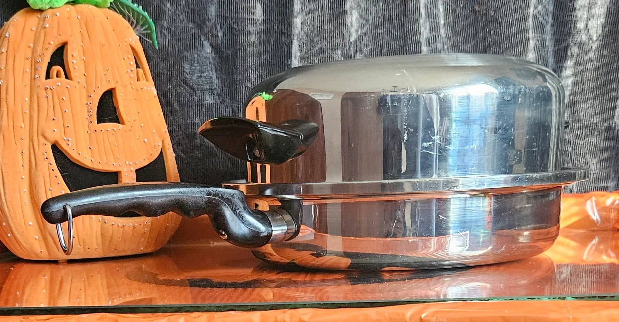 Vintage 11" Stainless Steel Skillet with Dome Lid image indicator(5)