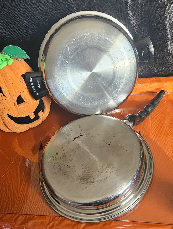 Vintage 11" Stainless Steel Skillet with Dome Lid image indicator(7)