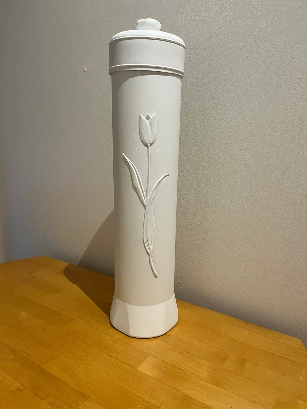 White Plastic Tulip Toilet Paper Holder thumbnail