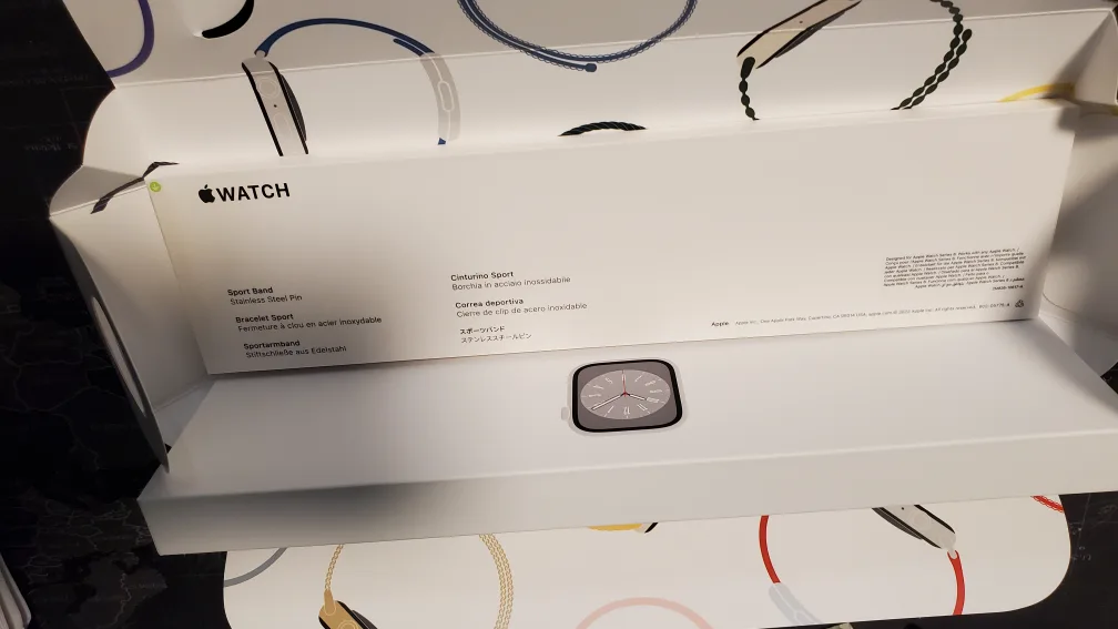 Apple Watch Series 8 45mm Silver Aluminum Case White Sport Band image indicator(5)