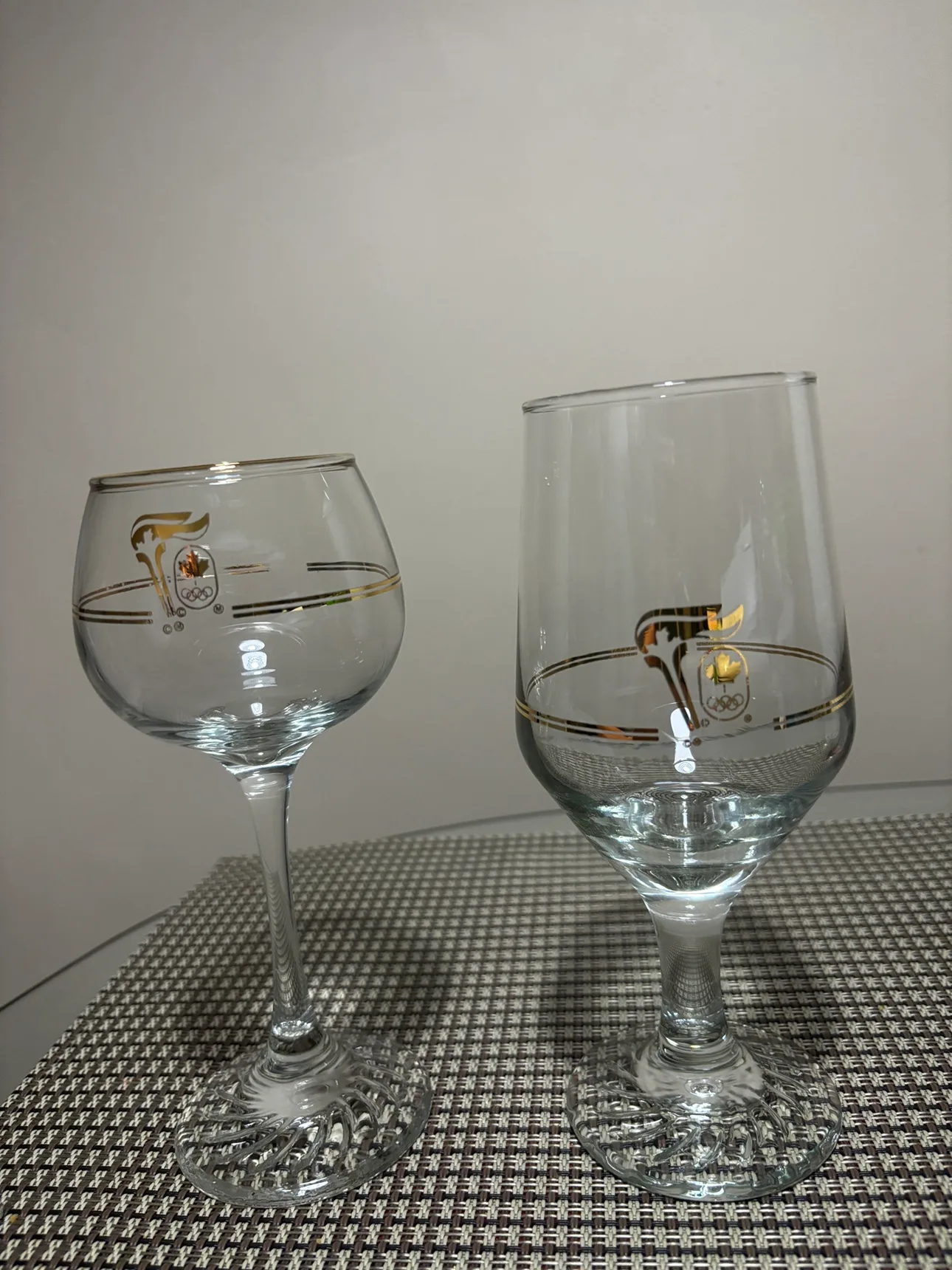 Set of 30 gold accent wine and beer glasses thumbnail
