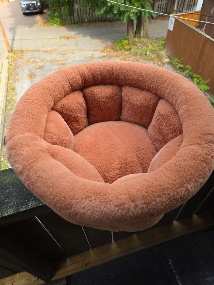 Round Plush Pet Bed thumbnail