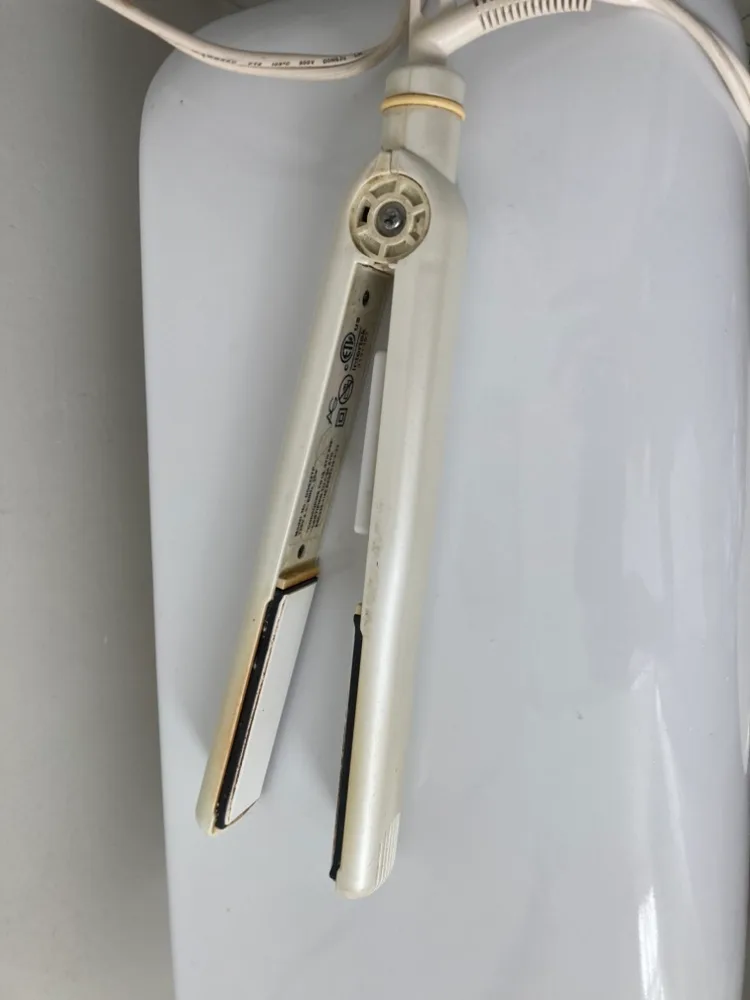 PENDING: Ceramic Flat Iron Hair Straightener thumbnail