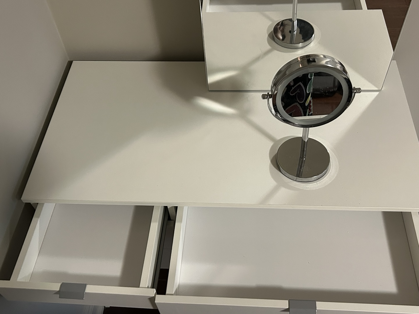 White Vanity Desk - photo 3