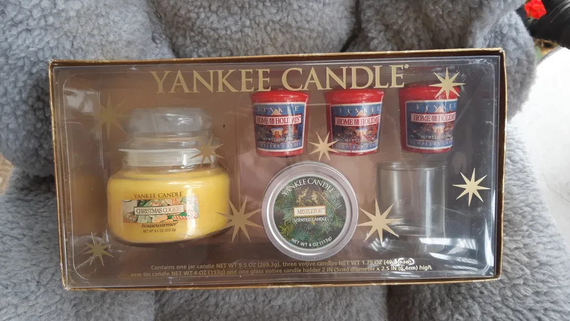Yankee Candle Christmas Cookie & Mistletoe Candle Gift Set thumbnail