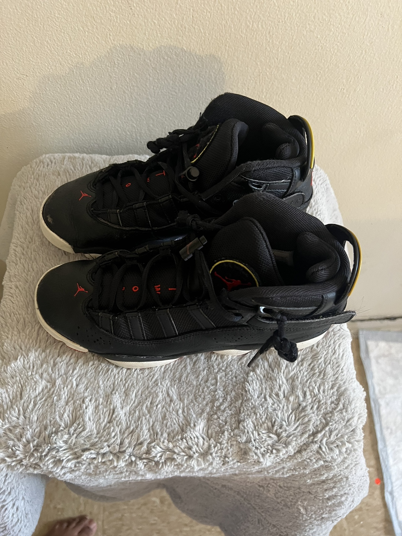 Jordan black and red sneaker size 7 - photo 2