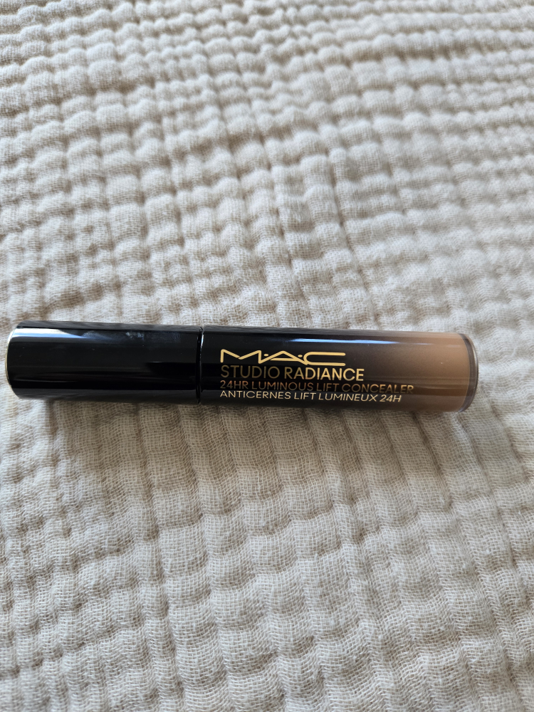 MAC Studio Radiance 24HR Luminous Lift Concealer