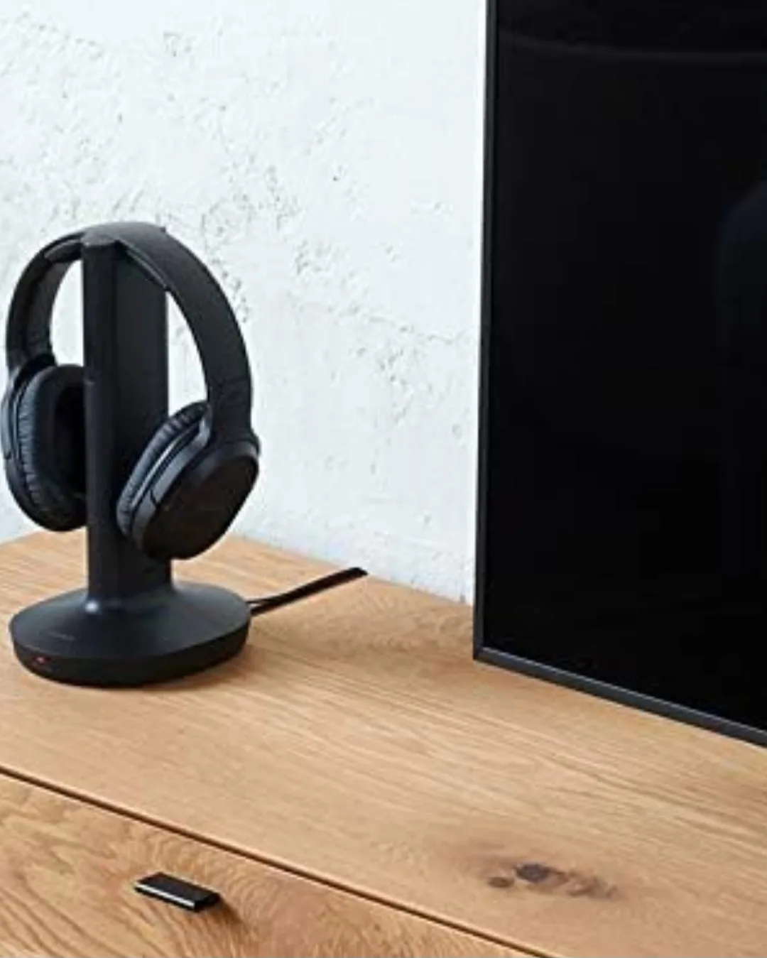 Sony Wireless Headphones and Charging Stand thumbnail
