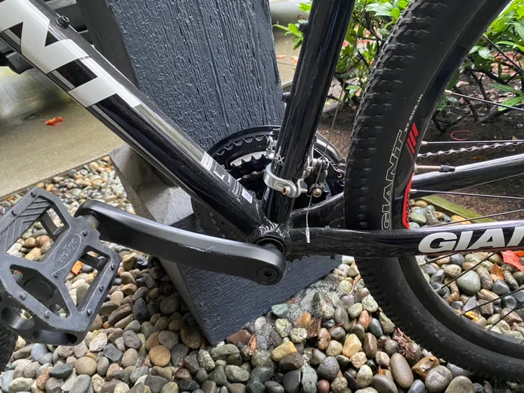 Giant ATX 27.5 Mountain Bike image indicator(2)
