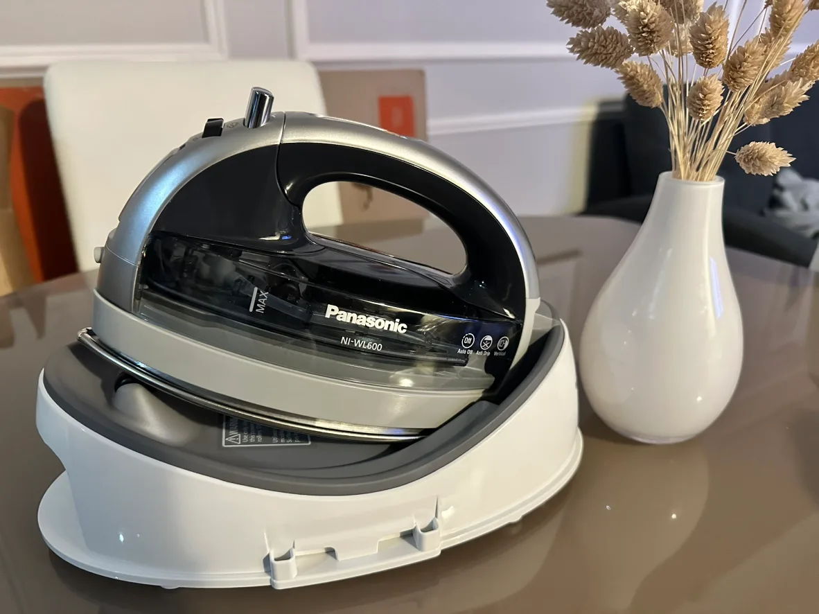 Panasonic NI-WL600 Cordless Iron thumbnail