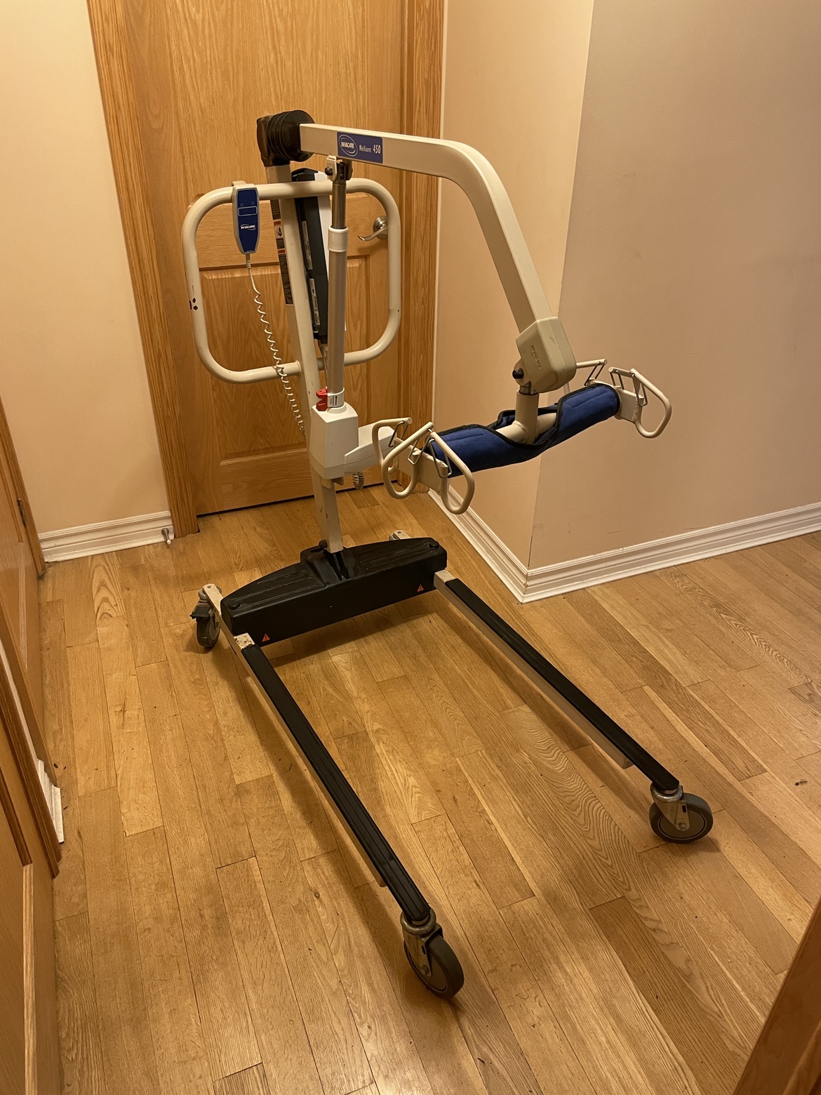 Invacare  Reliant 450 Patient Lift - photo 4
