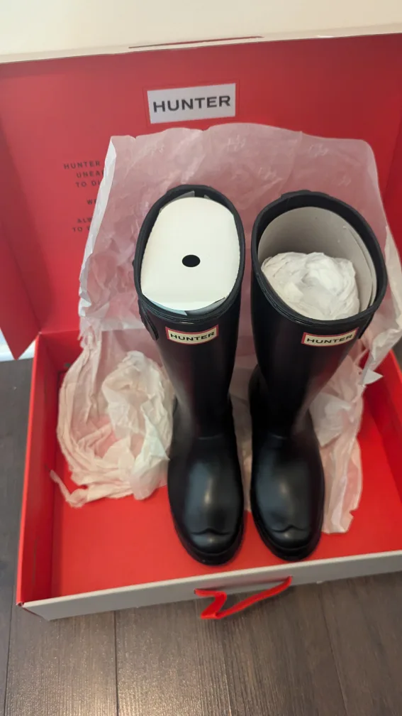 Hunter Original Rain Boots - Fits Women 7 (Big Kid 5) image indicator(2)