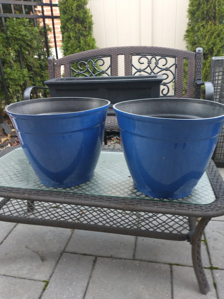 2 Blue Plastic Plant Pots thumbnail