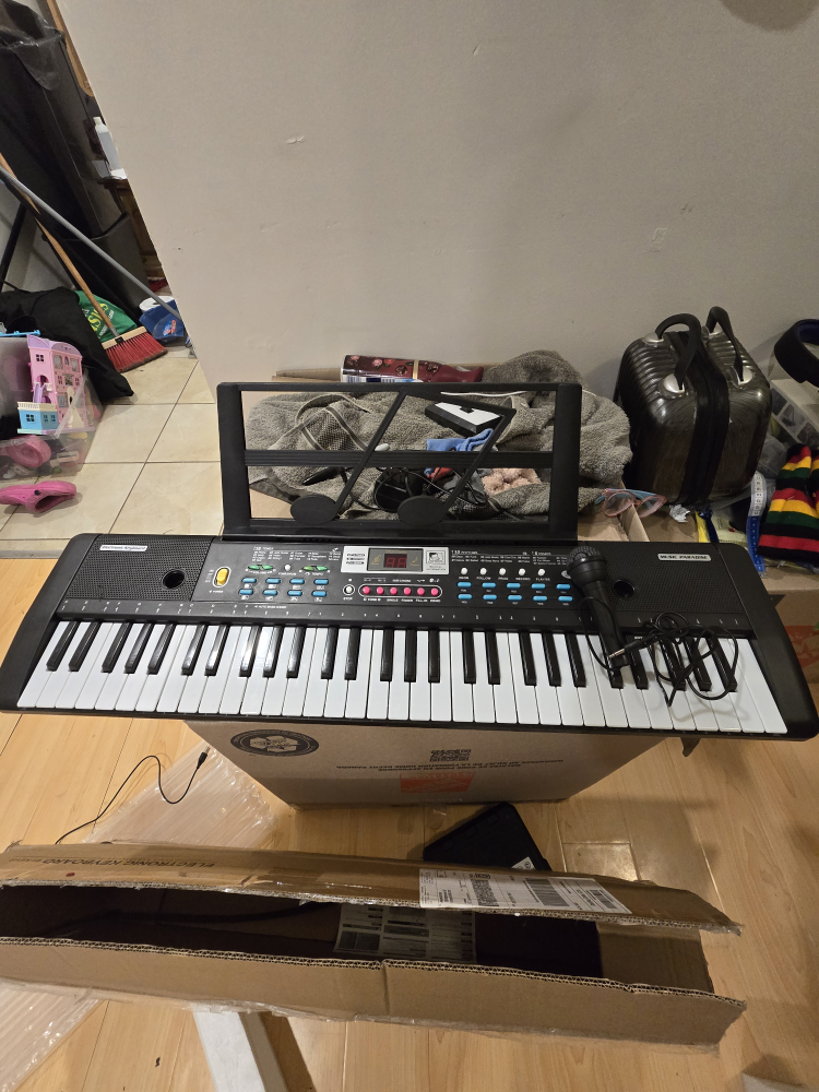 🎹 Electronic 61-Key Piano Keyboard with Microphone
