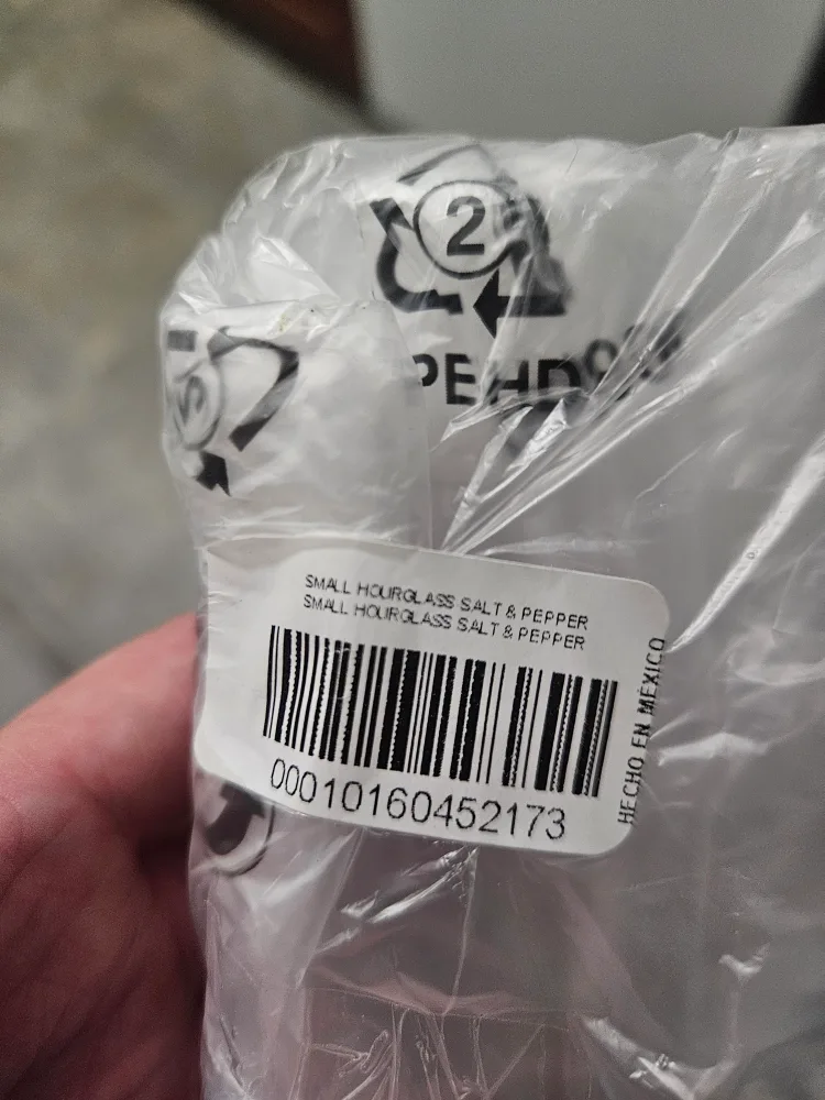 tupperwear Salt & Pepper Shakers image indicator(2)