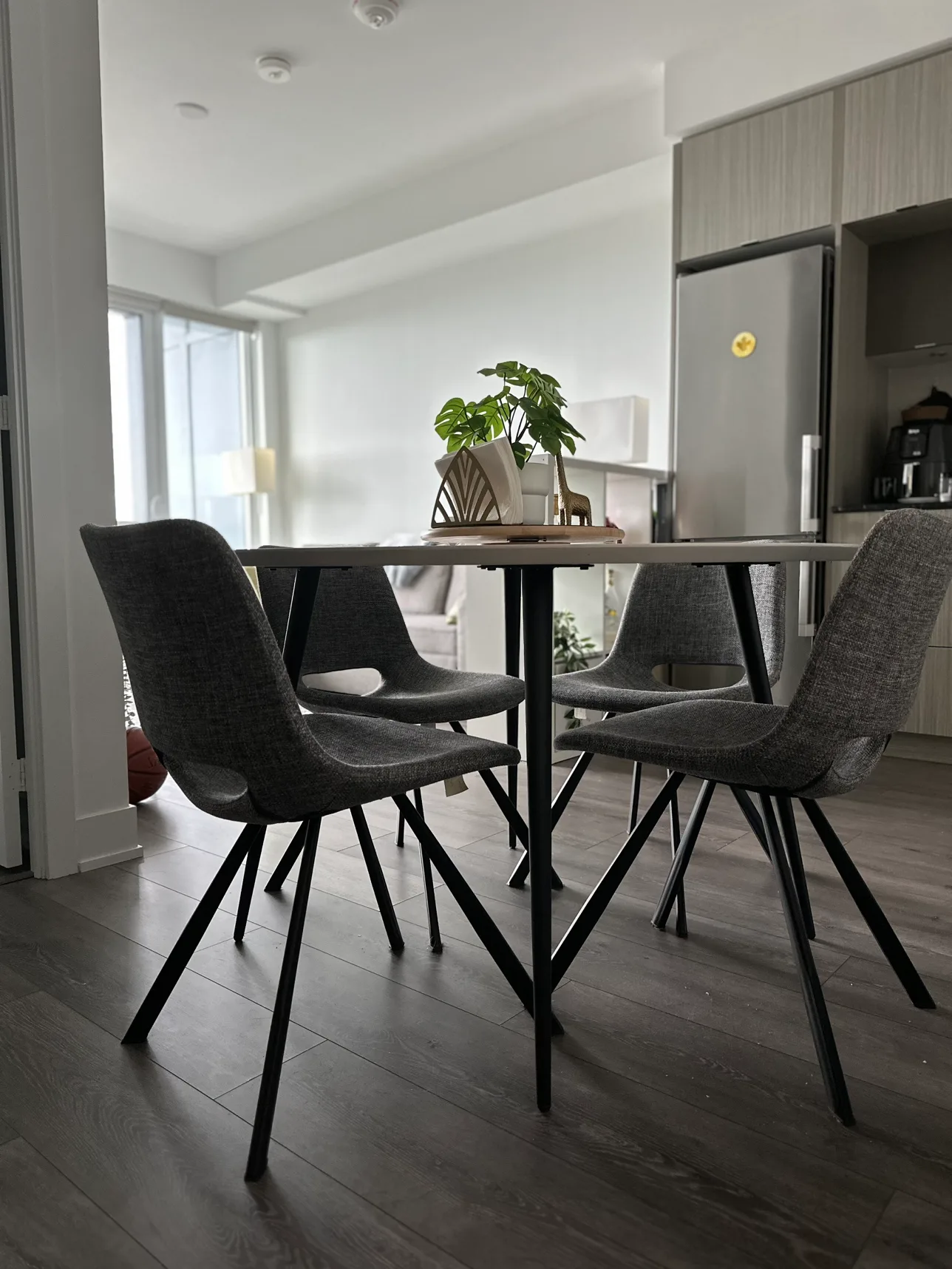 Dining Table and Chairs Set image indicator(2)