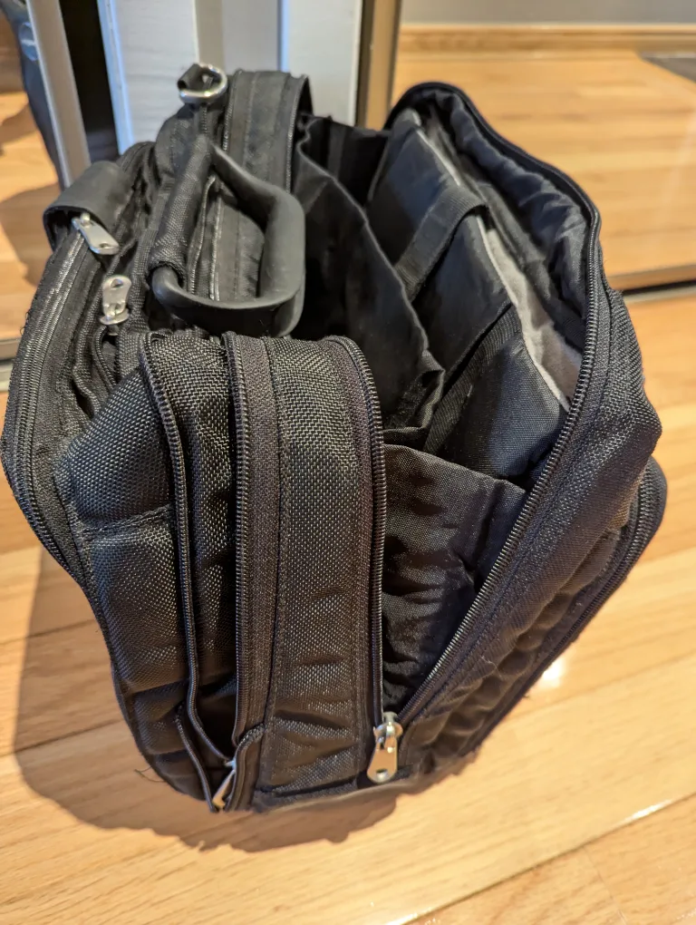 Kensington 14 inch expandable laptop bag image indicator(3)