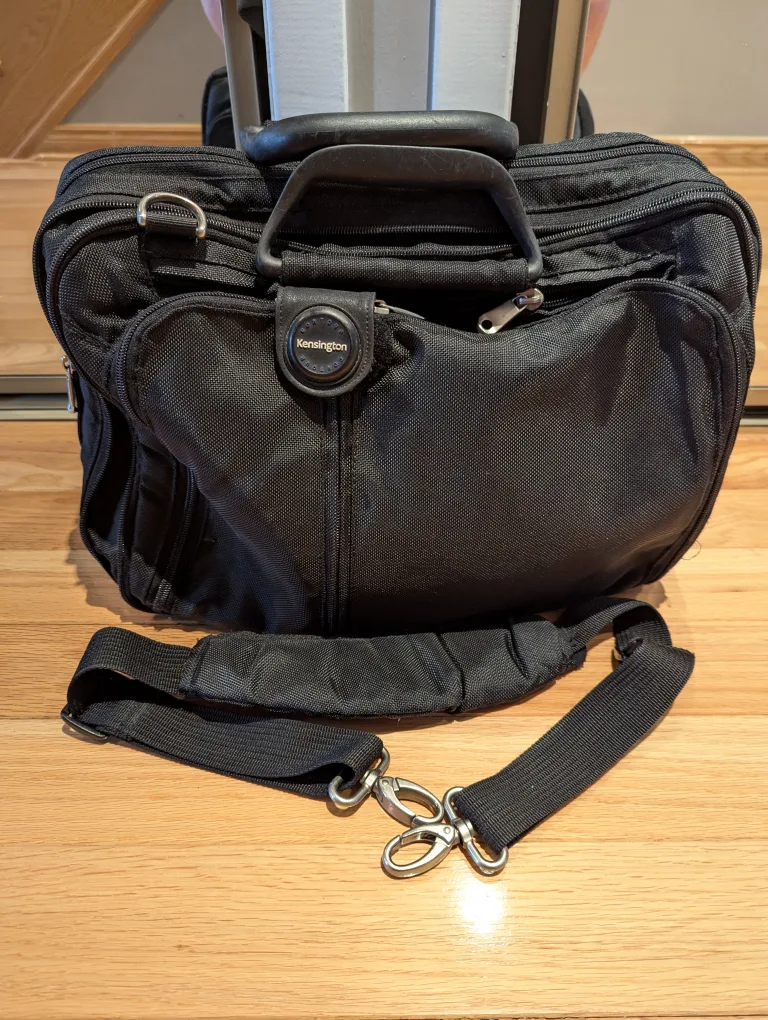 Kensington 14 inch expandable laptop bag image indicator(7)