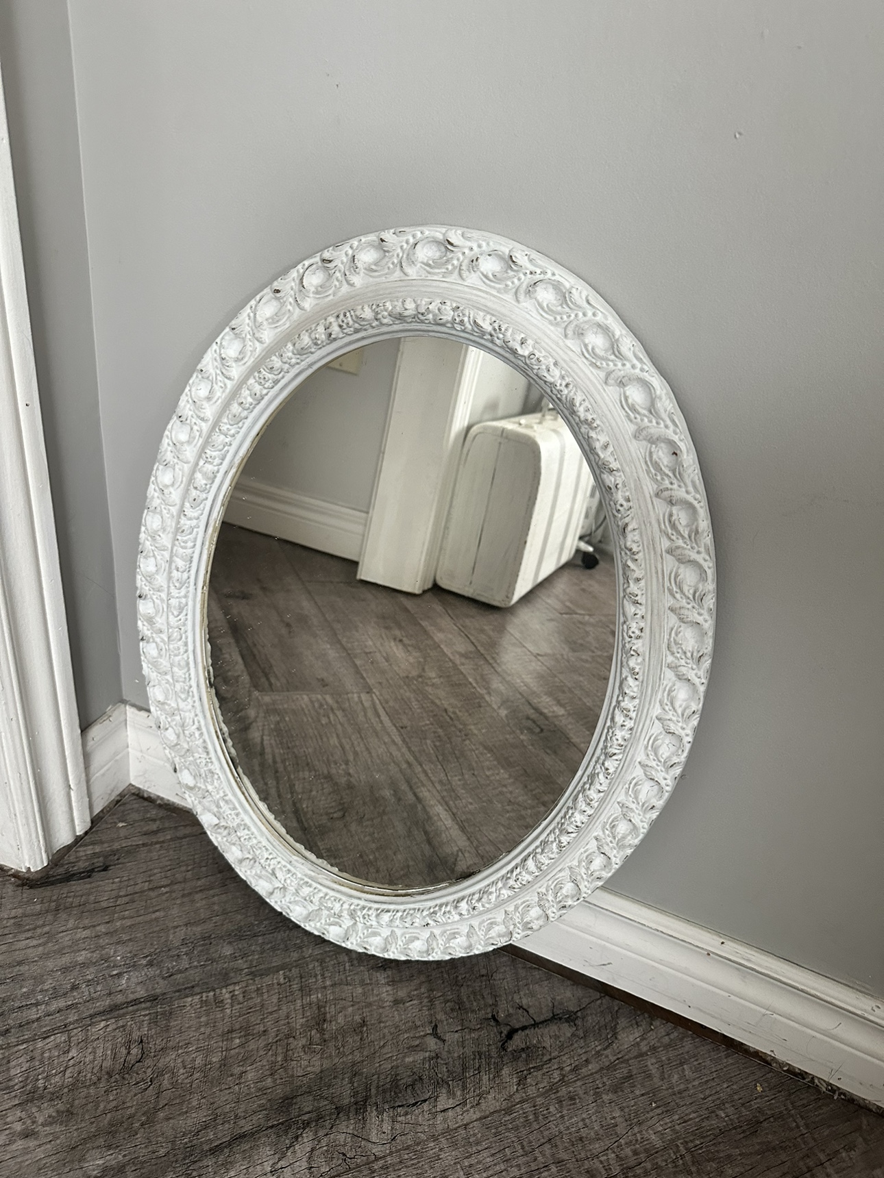 White Ornate Oval Mirror - photo 2