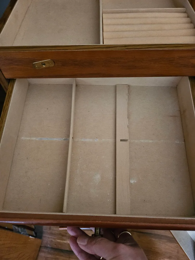 Wooden Jewellery Armoire image indicator(7)