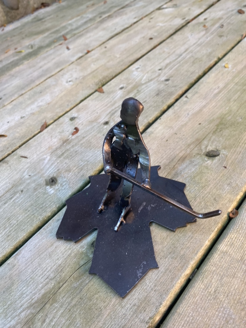 Metal Hockey Player Figurine - photo 3