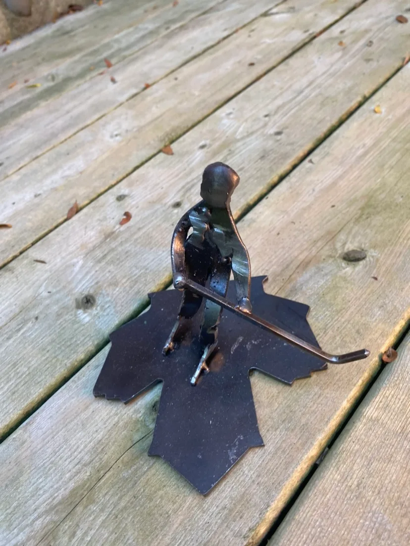 Metal Hockey Player Figurine image indicator(3)