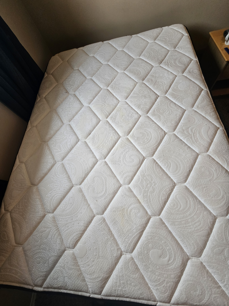 Queen Size Mattress - photo 2