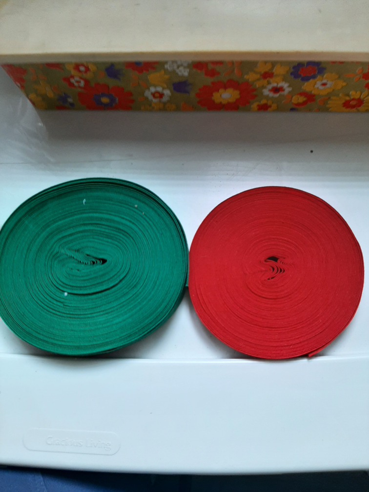 Green and Red Bias Binding
