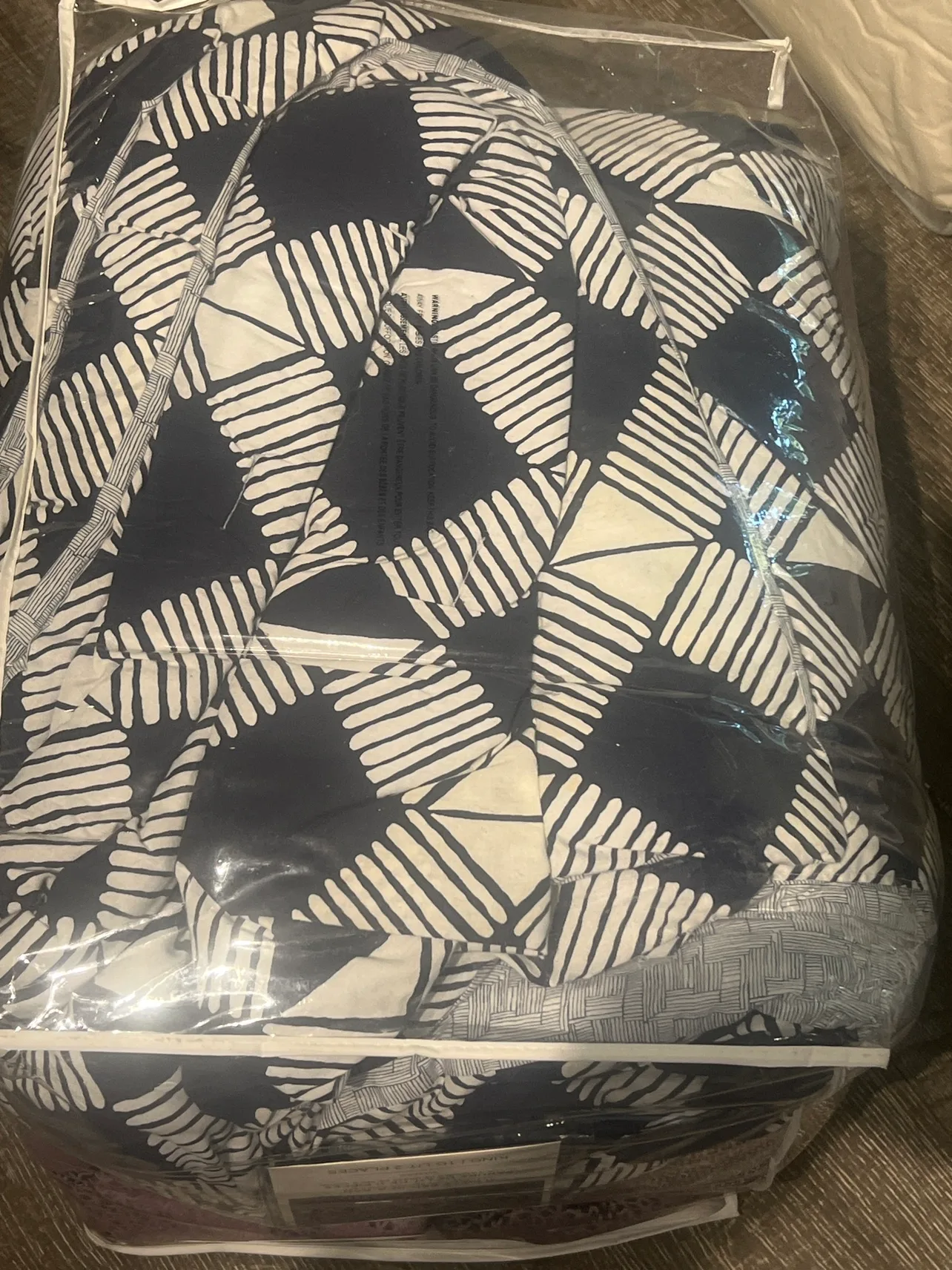 2 Queen Size Comforter’s Bedding image indicator(3)