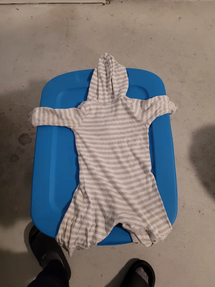 Old Navy Baby Sleeper 6-12 Months image indicator(2)