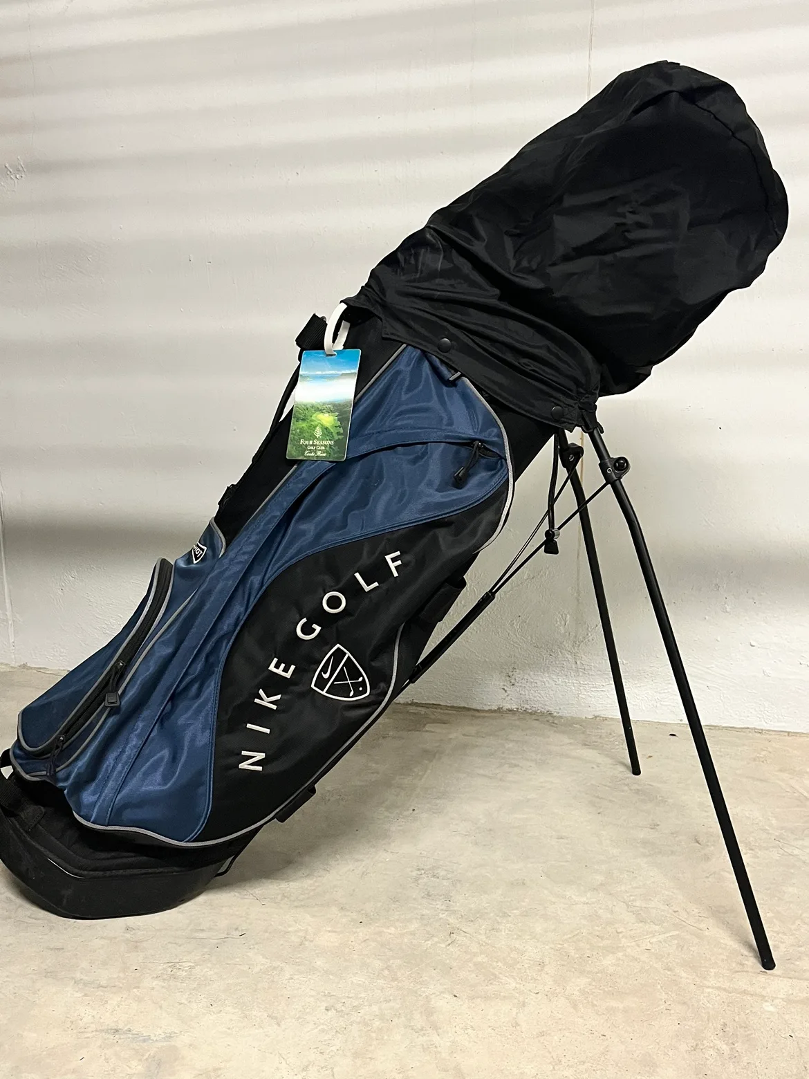 Golf Set RH Women’s with a Nike bag thumbnail